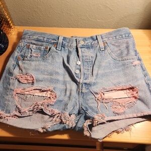 501 Levi's Shorts size 29 pink distressed